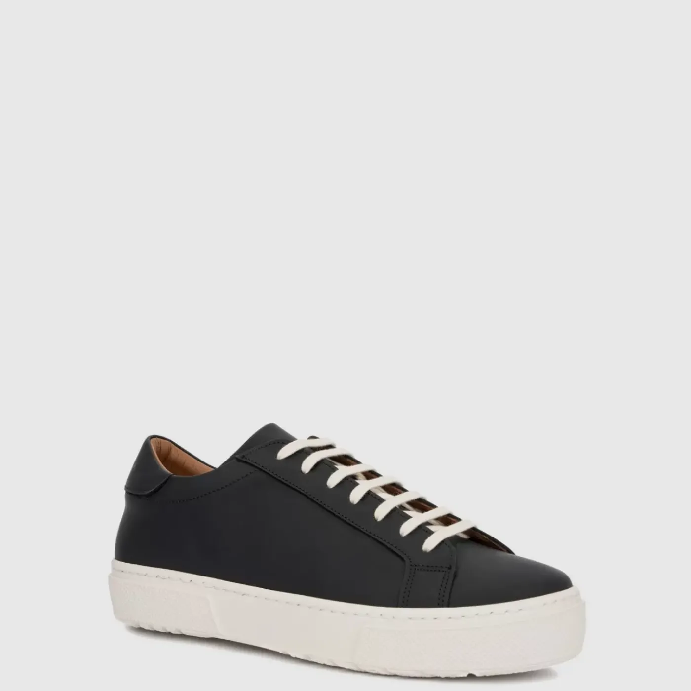 Online Vic Men Sneakers