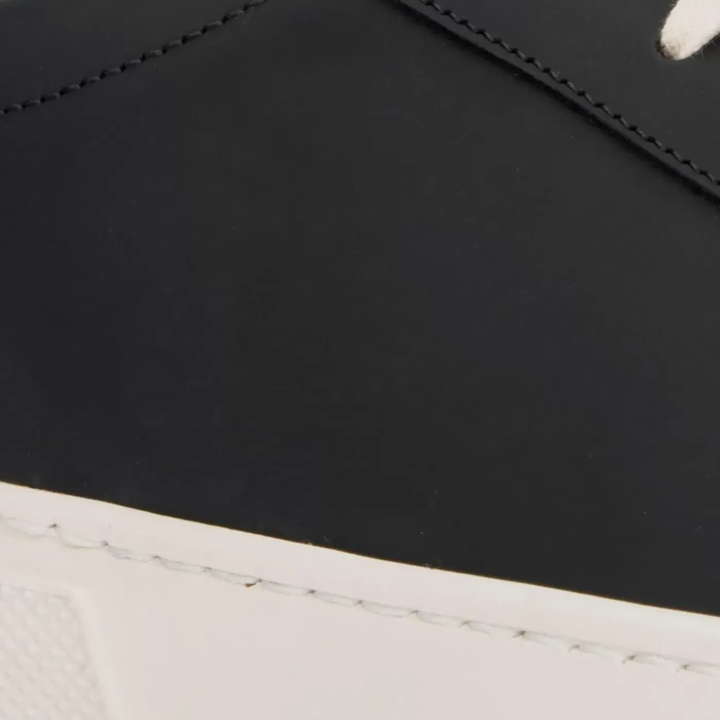 Online Vic Men Sneakers